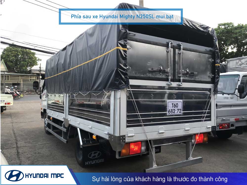 Giá xe tải Hyundai Mighty N250SL thùng mui bạt 2T -  2.5T thùng 4.3m